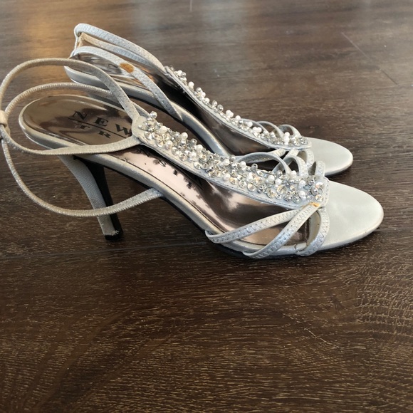 New York Transit Silver Heels | Size 5 - Picture 2 of 9